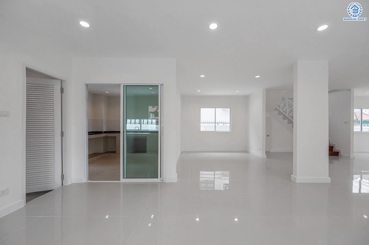 บ้านมือสองตกแต่งใหม่ โครงการ บ้านณัฐนันท์2 ดอนเมือง บ้านเดี่ยว หลังมุม  เนื้อที่ 56.9 ตร.ว. ฟังก์ชัน 3 ห้องนอน 3 ห้องน้ำ จอดรถได้ 1 คัน บนทำเลดีที่สุด ใกล้สนามบินดอนเมือง ทางด่วน "ศรีสมาน" และรถไฟฟ้าสายสีแดง "สถานีดอนเมือง"